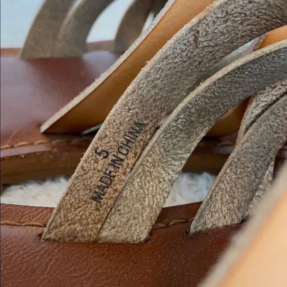 Universal Thread Flip Flops - Picture 5 of 6